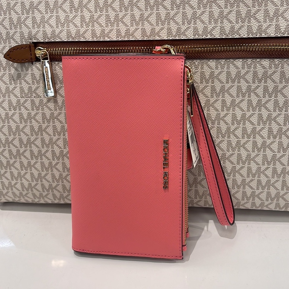 MICHAEL KORS LARGE DOUBLE ZIP WRISTLET WALLET PHONE CASE CLUTCH 
Tea Rose NWT